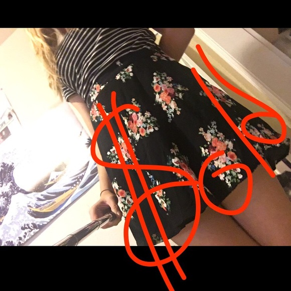 Forever 21 Black And Floral Skirt - Picture 1 of 6